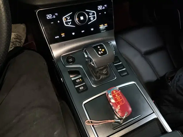 Hongqi H5 — Фото автомобиля 13