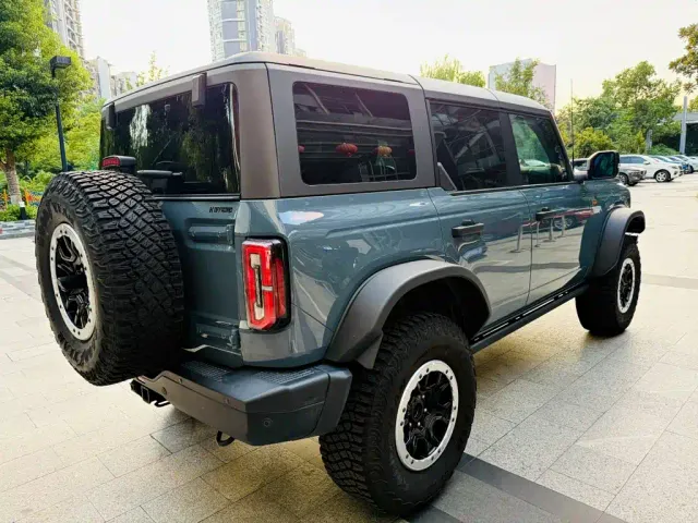 Ford Bronco — Фото автомобиля 6