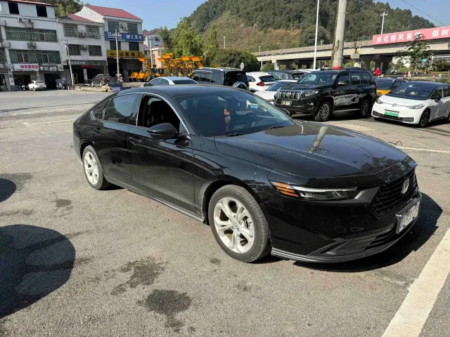 Honda Accord — Фото автомобиля 3