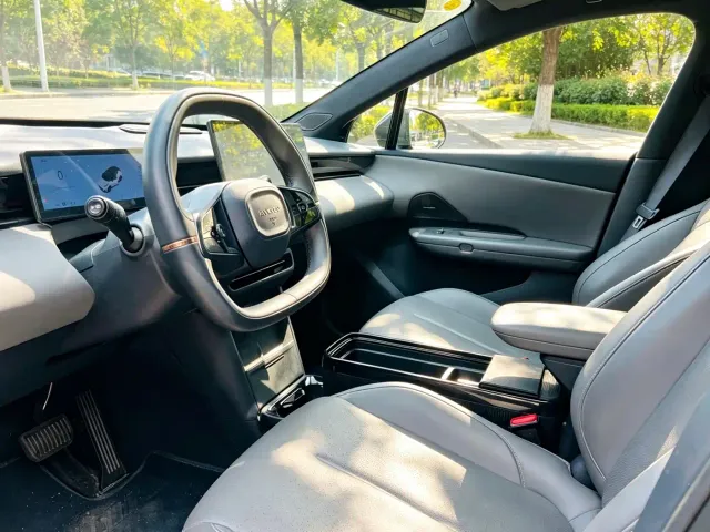 Lynk & Co Z20 — Фото автомобиля 8