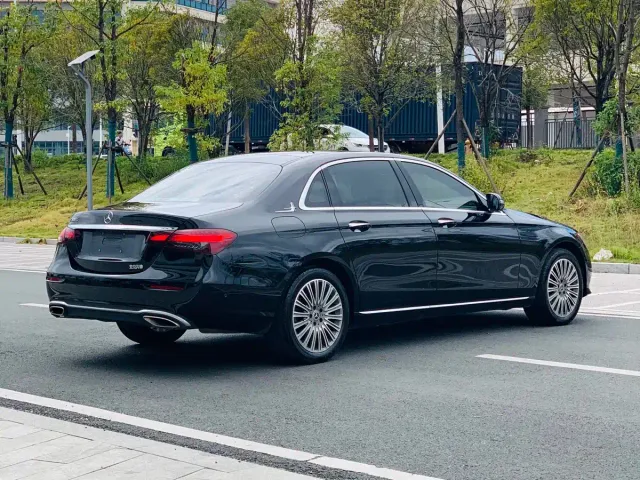 Mercedes-Benz E-Class — Фото автомобиля 8