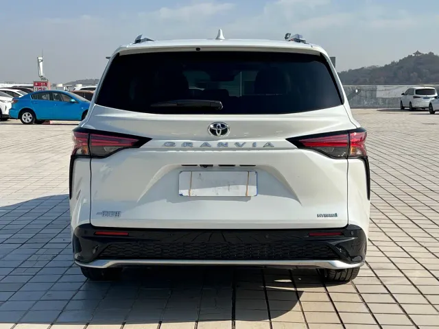 Toyota Granvia — Фото автомобиля 5