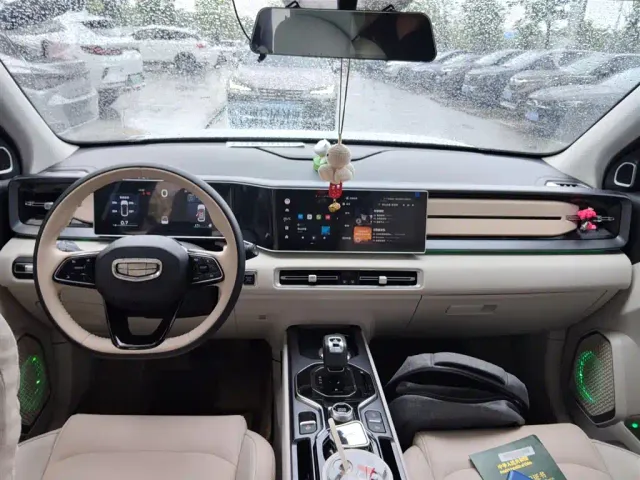 Geely ICON — Фото автомобиля 8