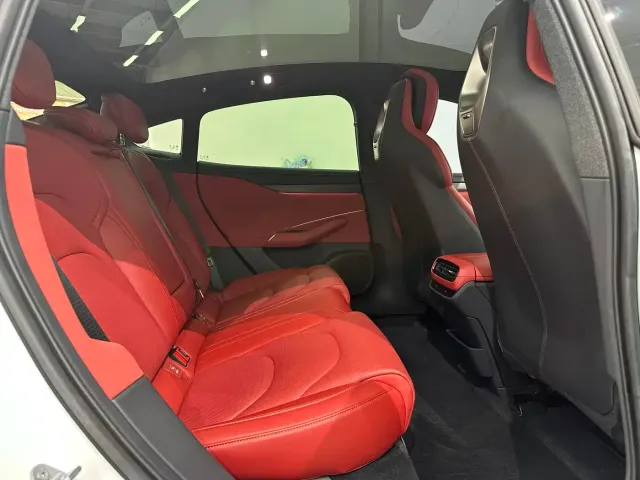 Xiaomi SU7 — Фото автомобиля 19