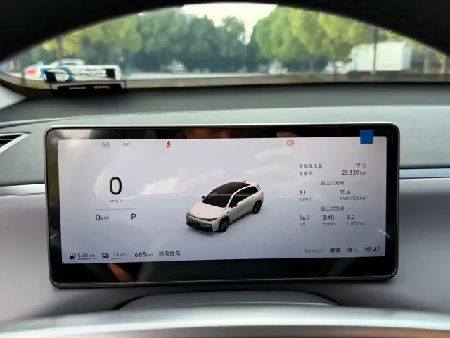 Leapmotor C10 — Фото автомобиля 11