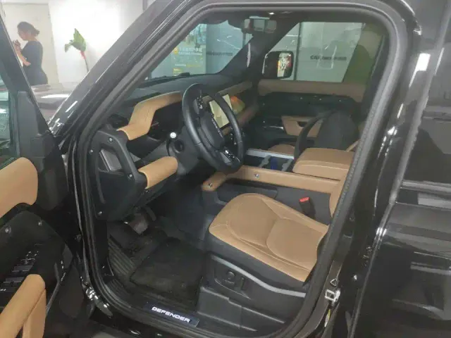 Land Rover Defender — Фото автомобиля 6