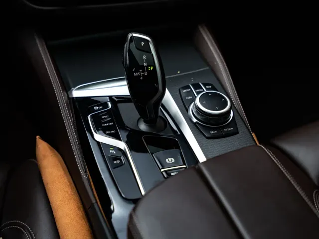 BMW 5 Series — Фото автомобиля 12