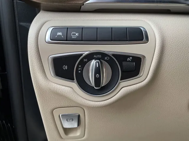 Mercedes-Benz V-Class — Фото автомобиля 14