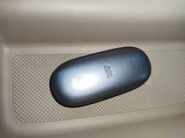 Li Auto MEGA — Фото автомобиля 16