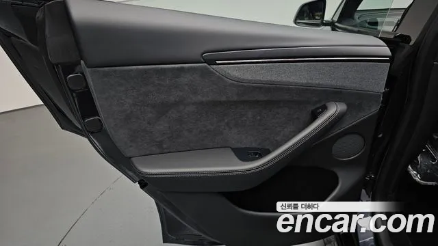 Tesla Model Y — Фото автомобиля 24