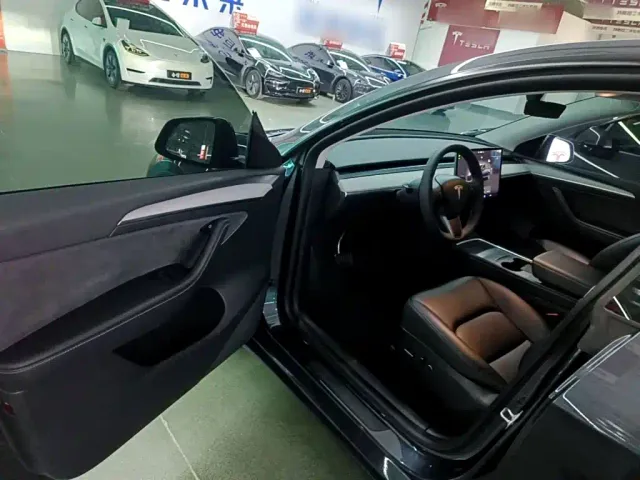 Tesla Model Y — Фото автомобиля 15