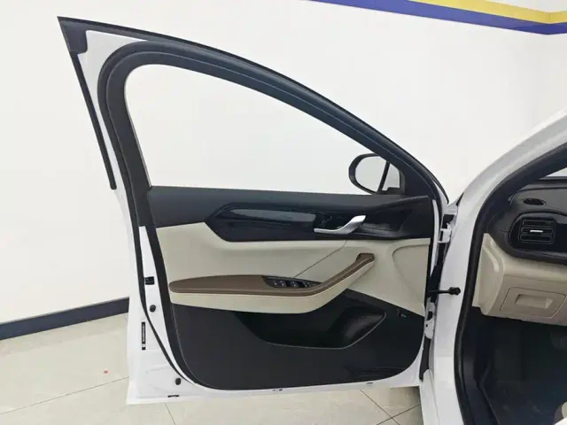 BYD Qin PLUS — Фото автомобиля 7