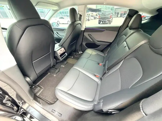 Tesla Model Y — Фото автомобиля 6
