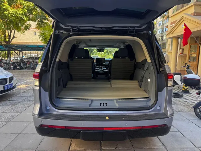 Lincoln Navigator — Фото автомобиля 13