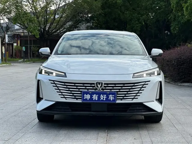 Changan Eado — Фото автомобиля 2