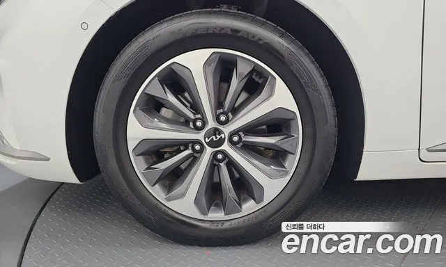 Kia K8 Hybrid — Фото автомобиля 5