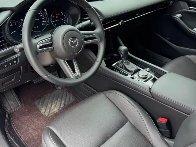 Mazda Axela — Фото автомобиля 5