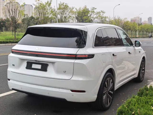 Li Auto L7 — Фото автомобиля 17