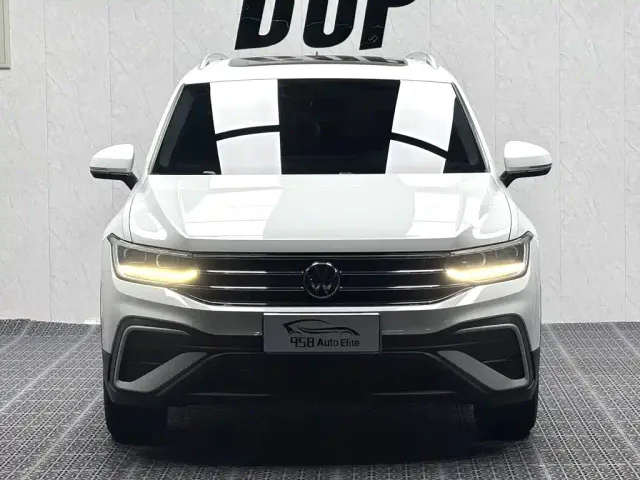 Volkswagen Tiguan L — Фото автомобиля 2