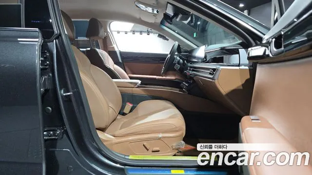 Hyundai Grandeur Grandeur (GN7) 2.5 Бензин 2WD — Фото автомобиля 25