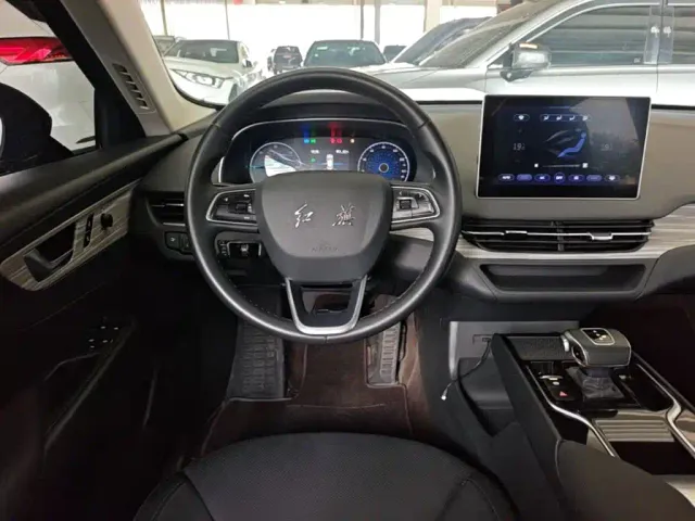 Hongqi E-QM5 — Фото автомобиля 10