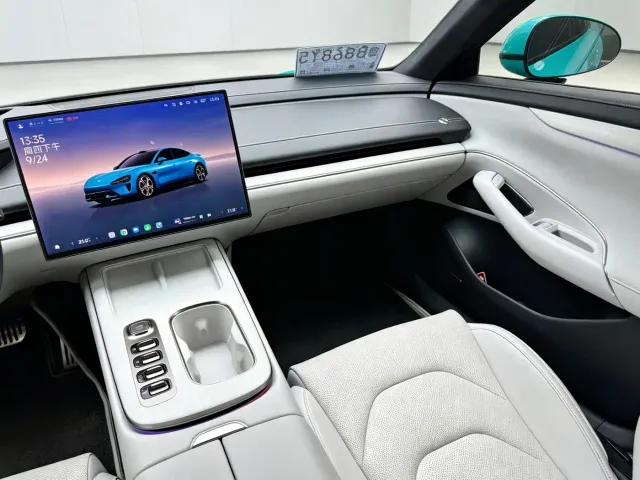 Xiaomi SU7 — Фото автомобиля 15