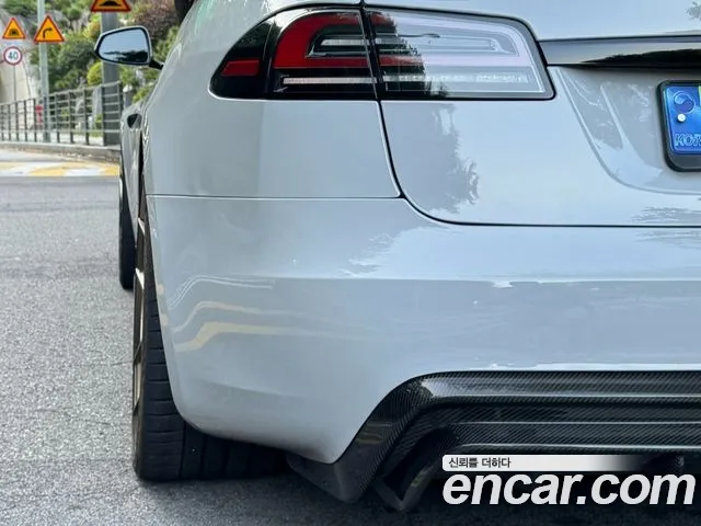 Tesla Model S — Фото автомобиля 4