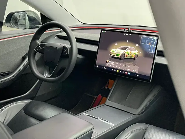 Tesla Model 3 — Фото автомобиля 11