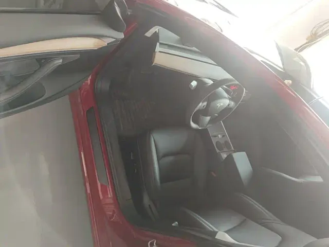 Tesla Model 3 — Фото автомобиля 15