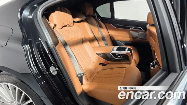 BMW 7-Series — Фото автомобиля 11
