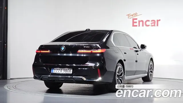 BMW 7-Series 7 серия (G70) 740i xDrive M Sport — Фото автомобиля 2