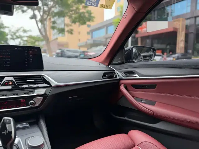 BMW 5 Series — Фото автомобиля 12