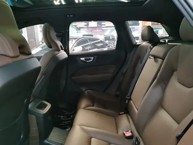 Volvo XC60 — Фото автомобиля 14