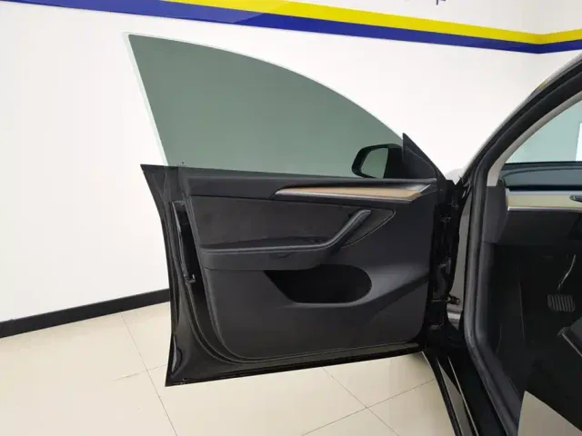 Tesla Model Y — Фото автомобиля 7