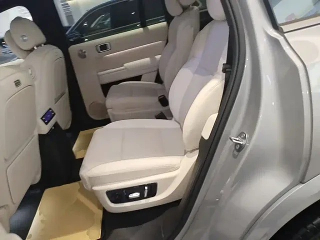 Li Auto L9 — Фото автомобиля 16