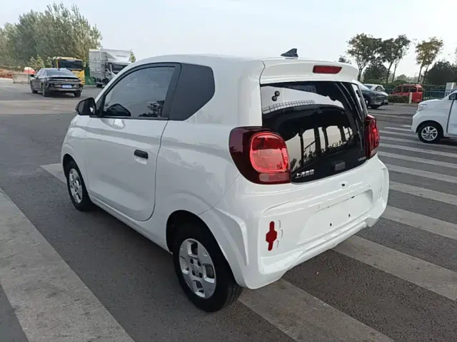 Roewe Clever — Фото автомобиля 4