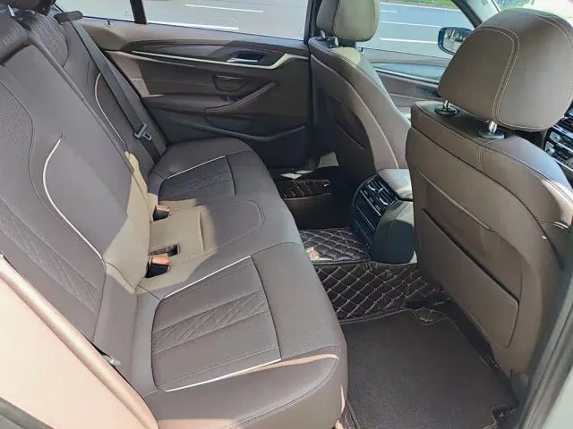 BMW 5 Series — Фото автомобиля 11