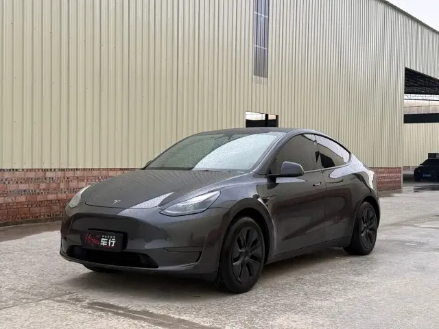Фотография автомобиля — Tesla Model Y