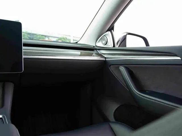 Tesla Model Y — Фото автомобиля 17
