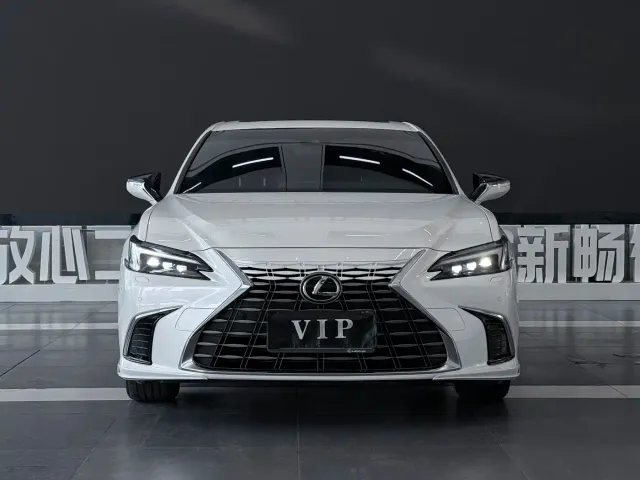 Lexus ES — Фото автомобиля 2