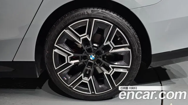 BMW 5 Series G60 — Фото автомобиля 21