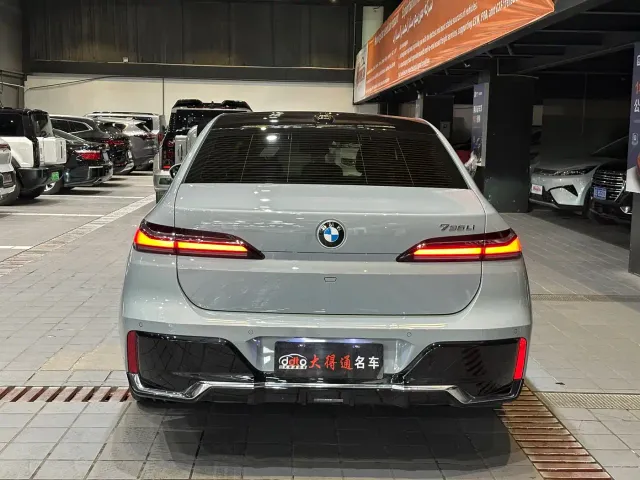 BMW 7 Series — Фото автомобиля 9