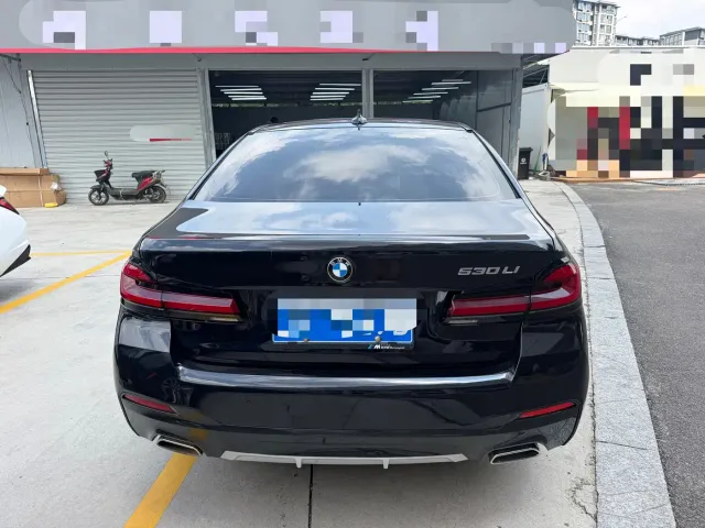 BMW 5 Series — Фото автомобиля 15