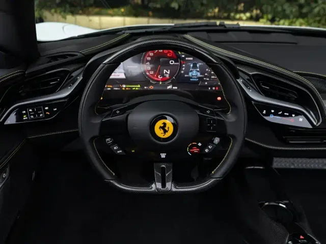 Ferrari SF90 — Фото автомобиля 10