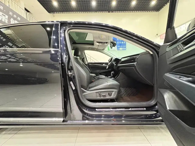 Volkswagen Passat — Фото автомобиля 13
