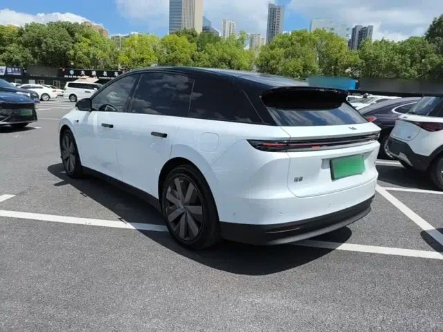 Li Auto i6 — Фото автомобиля 4