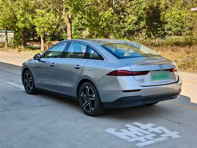 Roewe D7 — Фото автомобиля 15