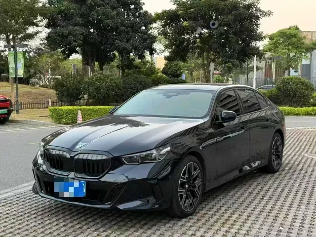 Фотография автомобиля — BMW 5 Series