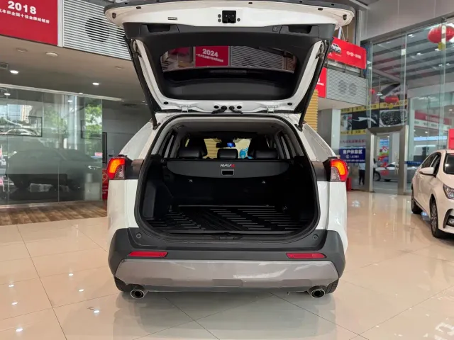 Toyota RAV4 — Фото автомобиля 19
