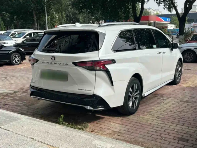 Toyota Granvia — Фото автомобиля 2